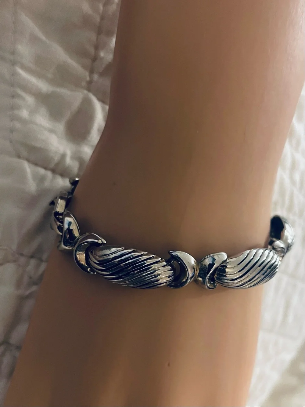 Silver tone Sculpted Link Bracelet